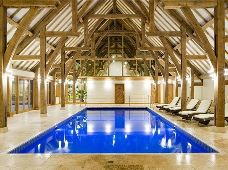 Duplex 3-Bedroom Retreat with Spa and Golf in Tydd St Giles