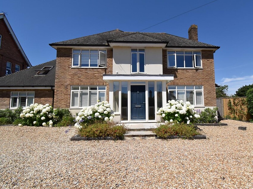 Spacious 5-Bedroom Holiday Home in Studland, Dorset