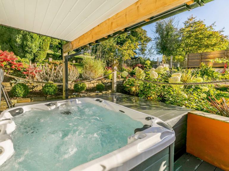 Contemporary 2-Bedroom Retreat with Hot Tub near Halifax