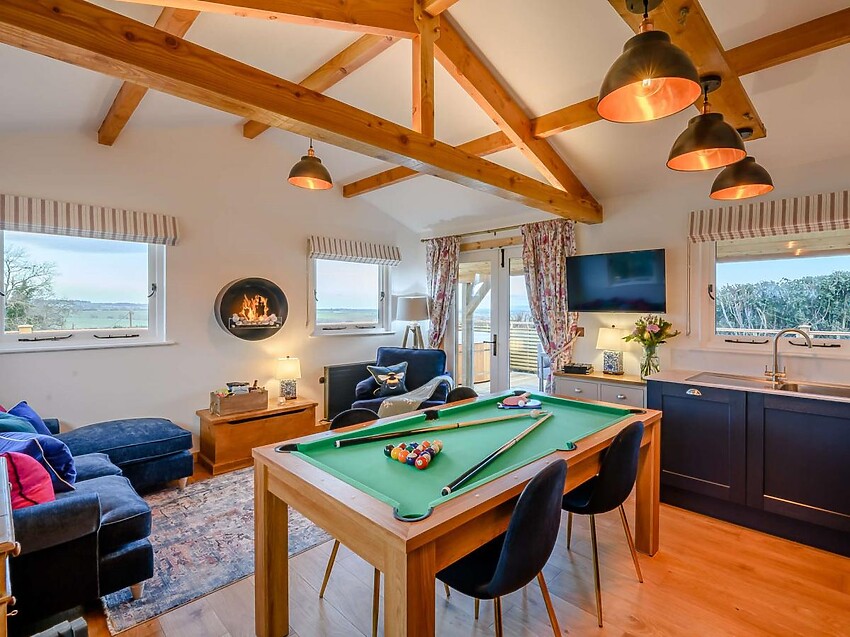Luxury 2-Bedroom Lodge with Hot Tub in Leyburn