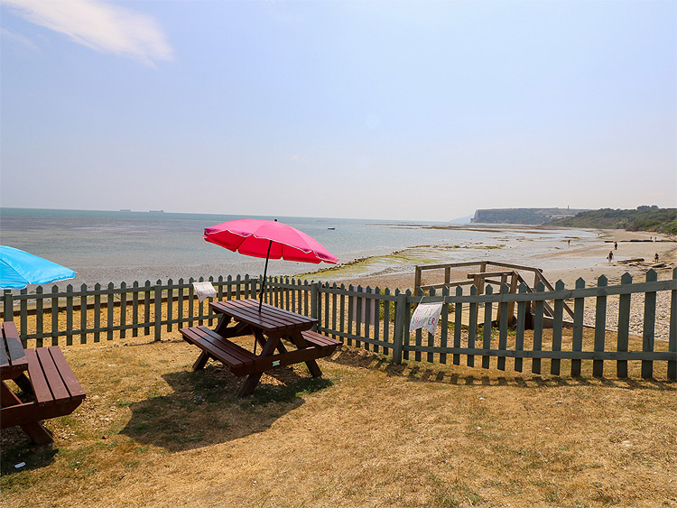 Hampshire Hot tub cottage by sea