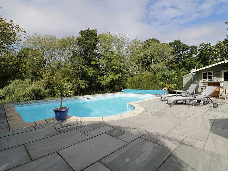 Holiday Cottage with a Pool