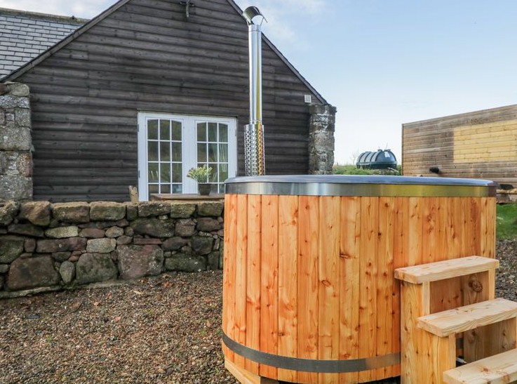 hot tub cottage for couples