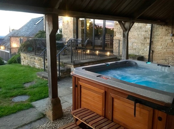 Hot tub cottage Gloucestershire