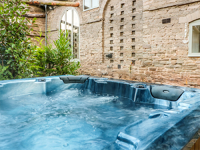 Hot tub cottage Herefordshire