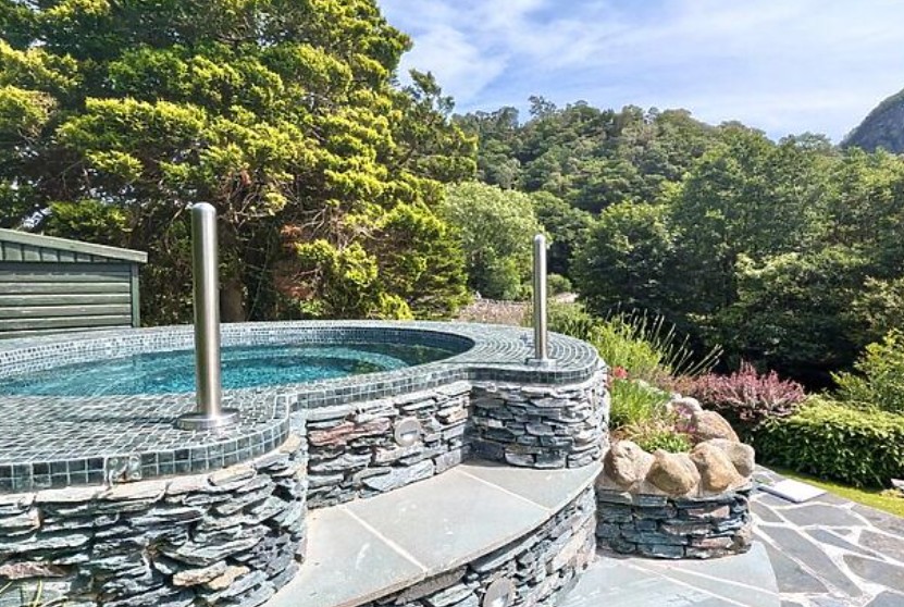 Riverside Retreat, Grange