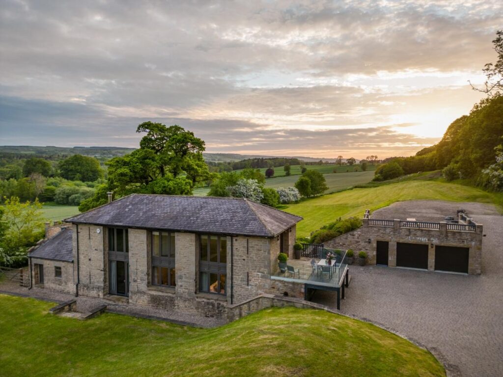 3-bedroom barn with a private hot tub in Gilling West in North of England, Yorkshire
