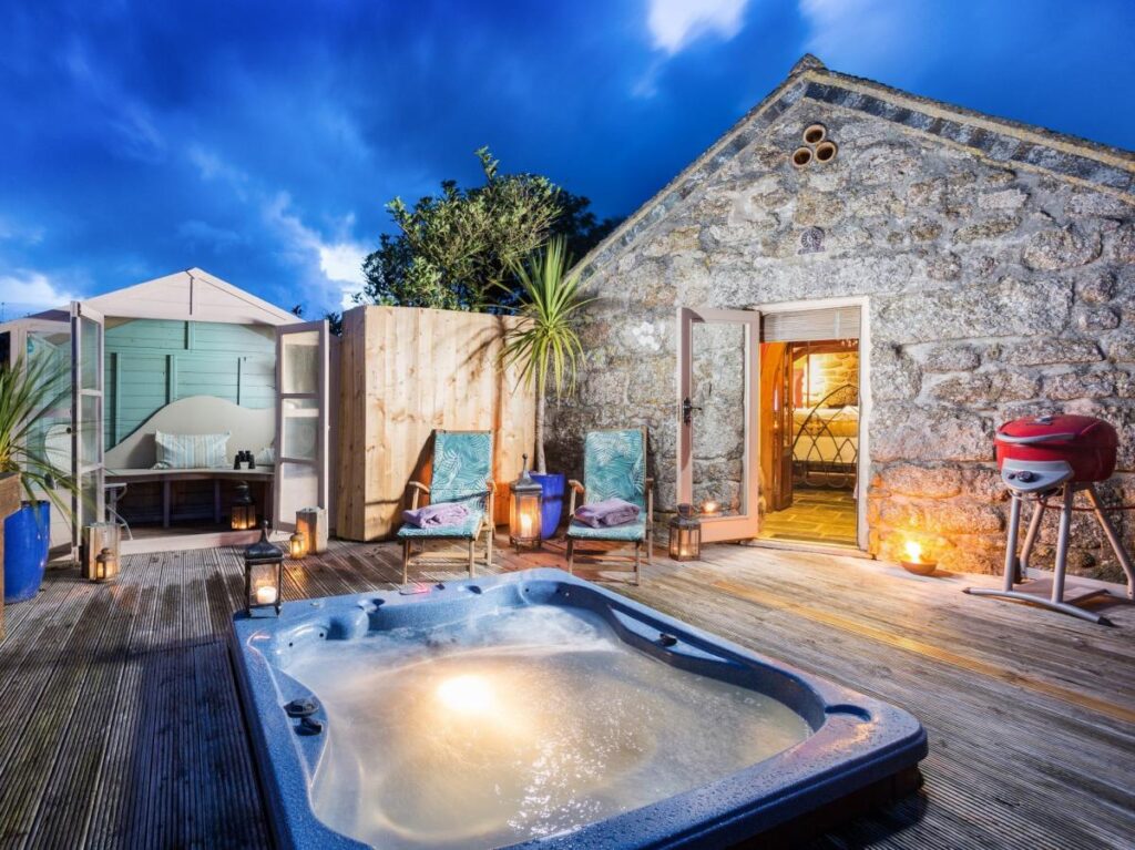 1-bedroom cottage with a private hot tub in Lamorna, sleeping 2