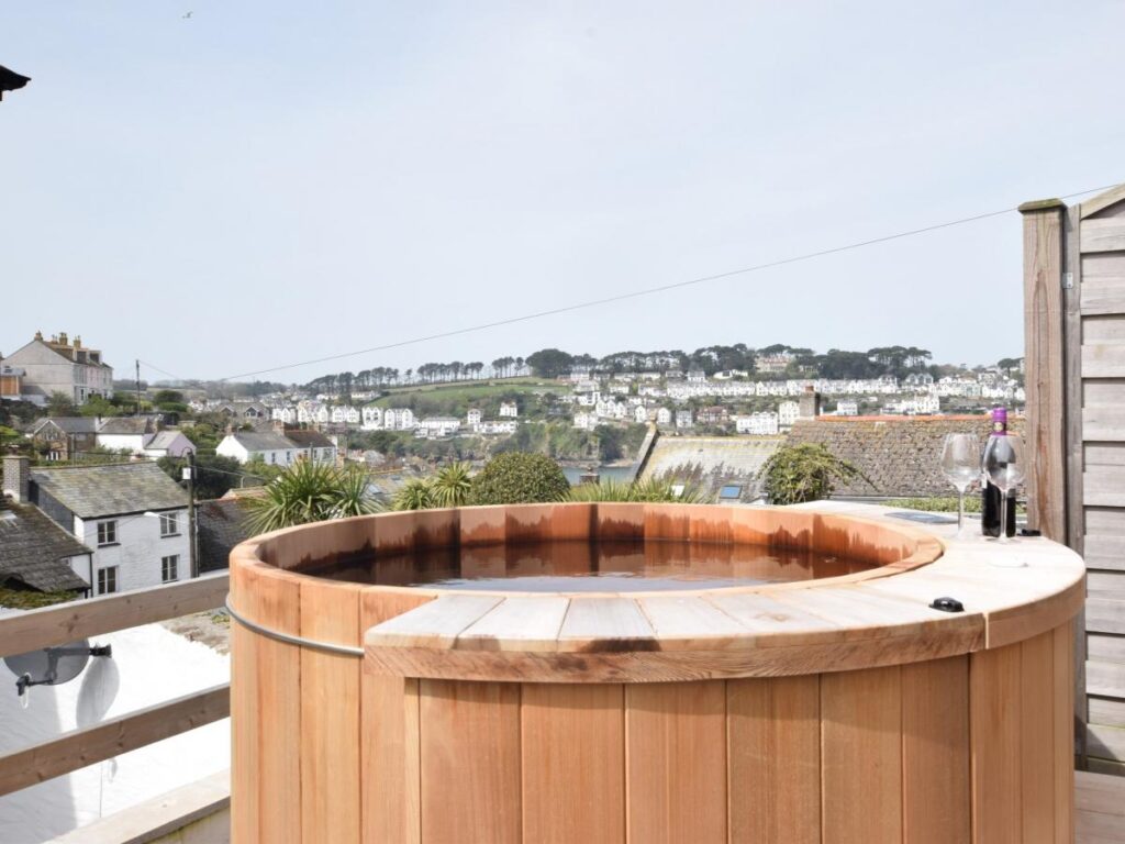 Spacious 5-bedroom cottage with a private hot tub in Polruan in South West of England