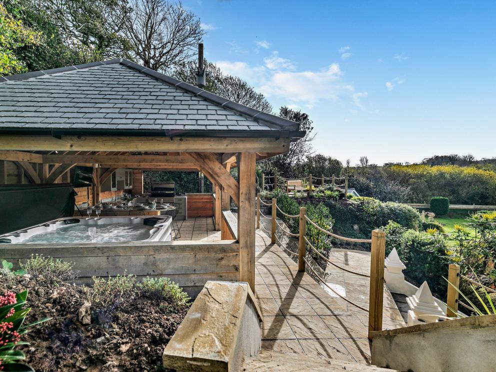Riverbank Rose - Boutique Cottage, St Ives