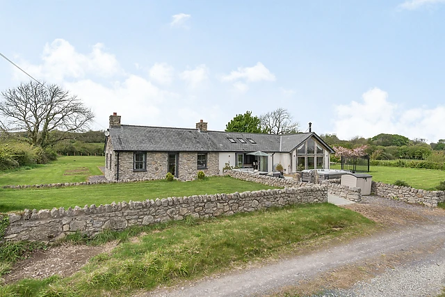 Hen Hafod, a detached barn conversion cottage with a hot tub in Talwrn near Llangefni, Anglesey