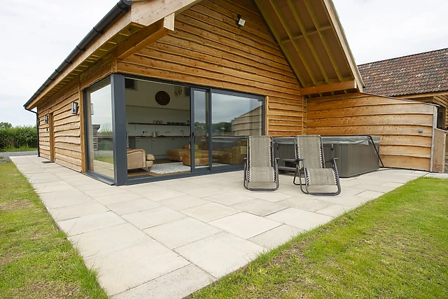 Starling Lodge, a luxury wooden lodge in Wedmore, Somerset