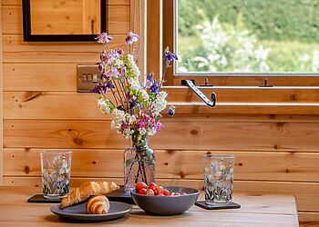 This coach house looks out over Carisbrooke Castle, with its hot tub in an enclosed garden