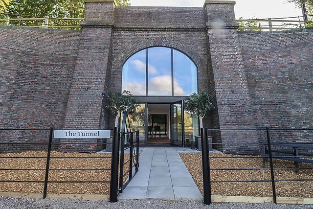 The Tunnel, a one-bedroom hot tub cottage in Chacombe, Oxfordshire